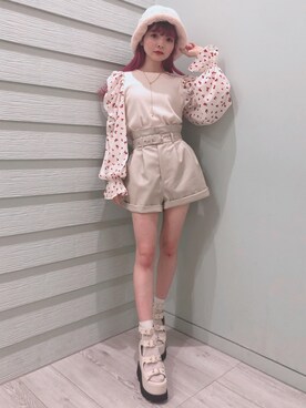 サンダルを使った レザーショートパンツ の人気ファッションコーディネート Wear