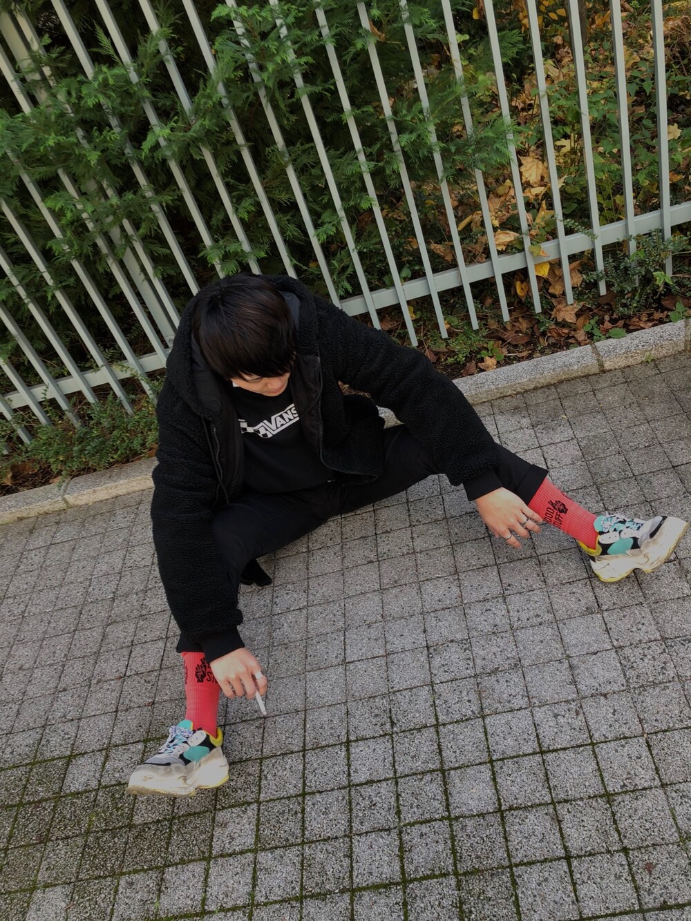 「韓国風、マッシュ、black」｜「MARC JACOBSのアイテム（リング、シルバー系）」を使った、ちーくんさん（メンズ・184cm）の秋コーディネートの1枚目の写真