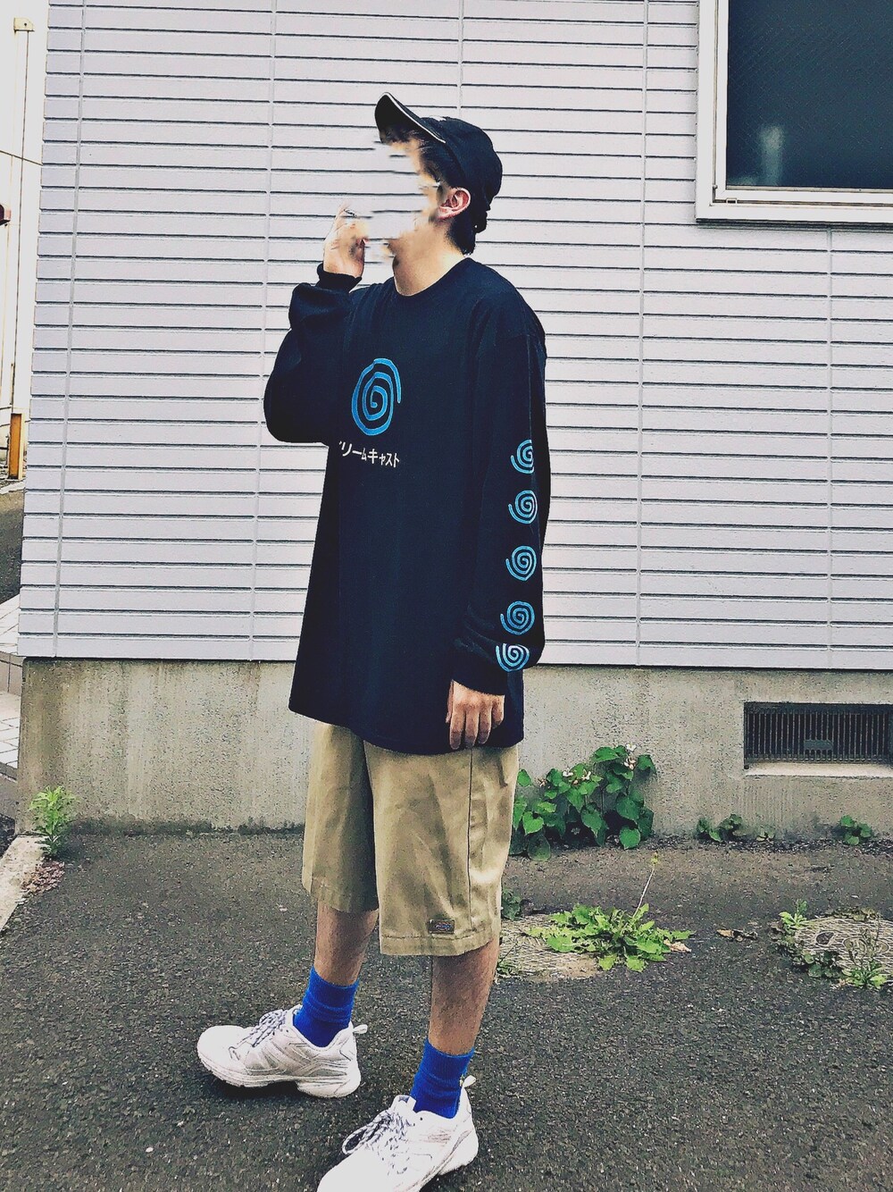 「お洒落さんとつながりたい、古着好きな人と繋がりたい、ootd、Dreamcast、theprolificshop、Dickies、H&M、dunlop、dadshoes、ダッドスニーカー」｜「theprolificshopのアイテム（Tシャツ/カットソー、ブラック系）」を使った、kさん（メンズ・172cm）の夏コーディネートの1枚目の写真