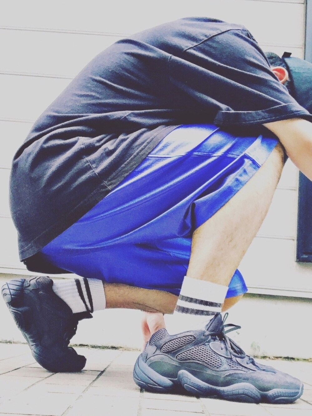 「yeezy500、#adidas、バスパン、ストリート、END Clothing、ootd」｜「adidasのアイテム（スニーカー、ブラック系）」を使った、kさん（メンズ・172cm）の夏コーディネートの1枚目の写真