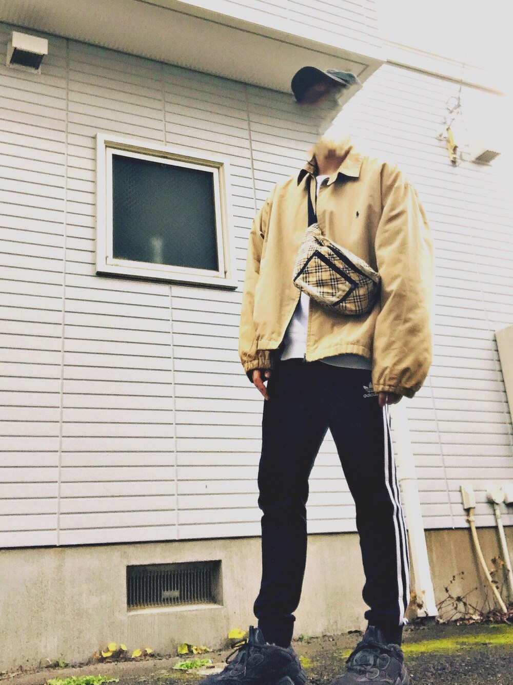「ootd、スウィングトップ、Polo Ralph Lauren、古着、burberry、adidas、yeezy500、Canal NewYork、ベージュ」｜「POLOのアイテム（キャップ、ブラック系）」を使った、kさん（メンズ・172cm）の秋コーディネートの1枚目の写真