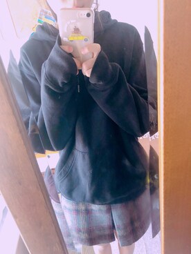 「GU（ジーユー）のアイテム（パーカー、ブラック系）」を使った、ゆちょさん（レディース・165cm）の冬コーディネート