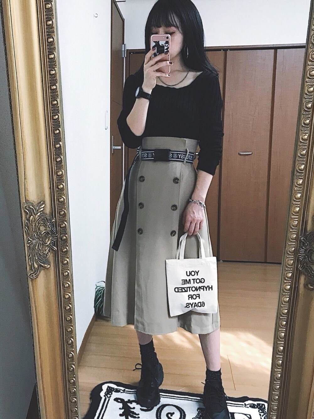 「カジュアルコーデ、春コーデ、大人カジュアル、ストリートMIX、GU、stussy、Juemi、ママコーデ、スニーカー、ガチャベルト」｜「STUSSYのStussy Jacquard Web Belt（ベルト、ブラック系）」を使った、mayaさん（レディース・157cm）の春コーディネートの1枚目の写真