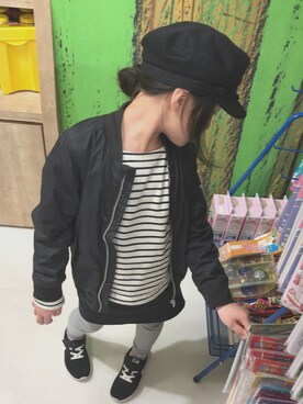 「アイテム（キャスケット、ブラック系）」を使った、shoさん（キッズ・110cm）の春コーディネート