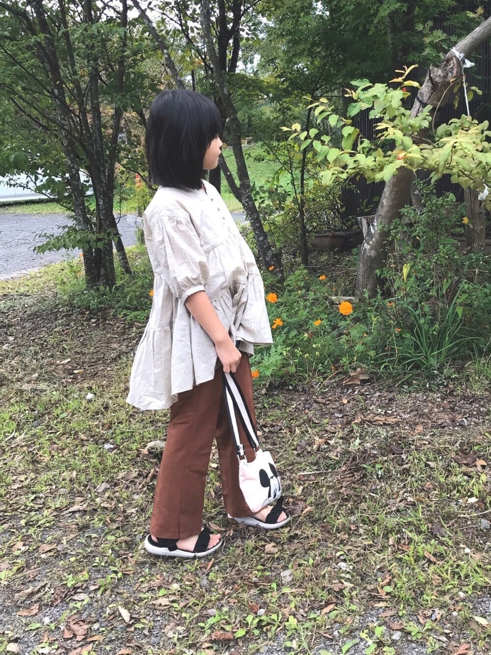 「秋服準備はじめました、秋コーデ、シンプルコーデ、ブラウンコーデ、おんなのこ、キッズ、プティマイン、SALEで買いました、7歳、ふんわりブラウス」｜「petit mainのアイテム（シャツ/ブラウス、ベージュ系）」を使った、mimimanさん（キッズ・120cm）の秋コーディネートの1枚目の写真