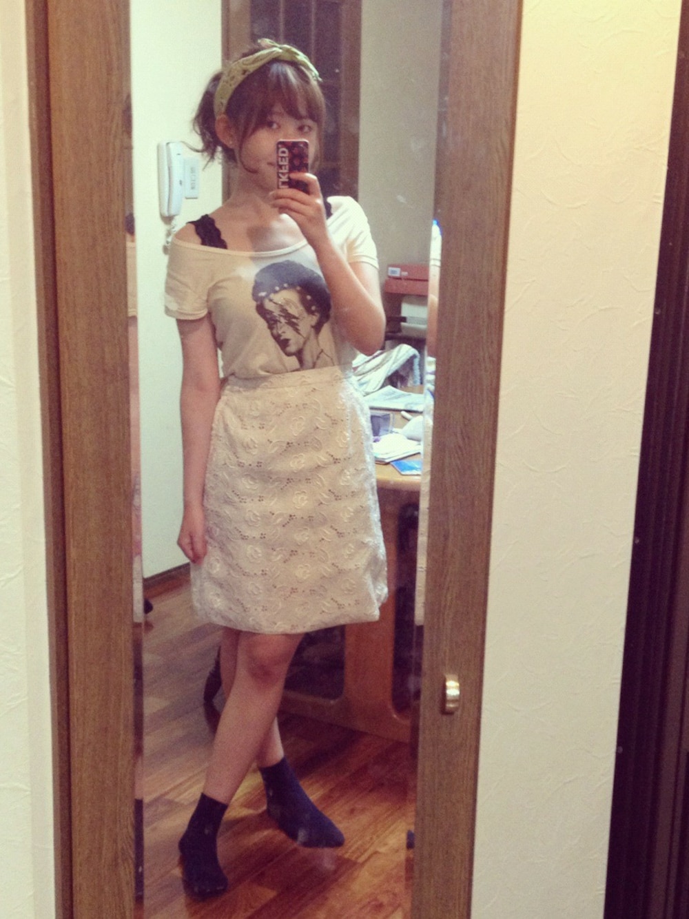 「アイテム名不明（スカート、ホワイト系）」を使った、YURIさん（レディース・159cm）の春コーディネートの1枚目の写真