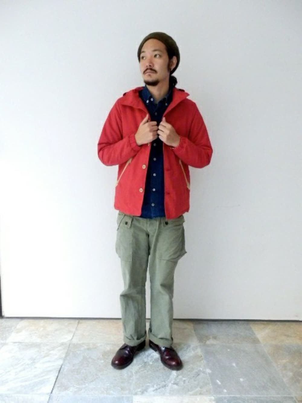 「ナイロン(素材)、WEAR始めました！、カラーアウター」｜「JackmanのPadding Parka（マウンテンパーカー、レッド系）」を使った、Li【リチウム】さん（メンズ・173cm）の秋コーディネートの1枚目の写真