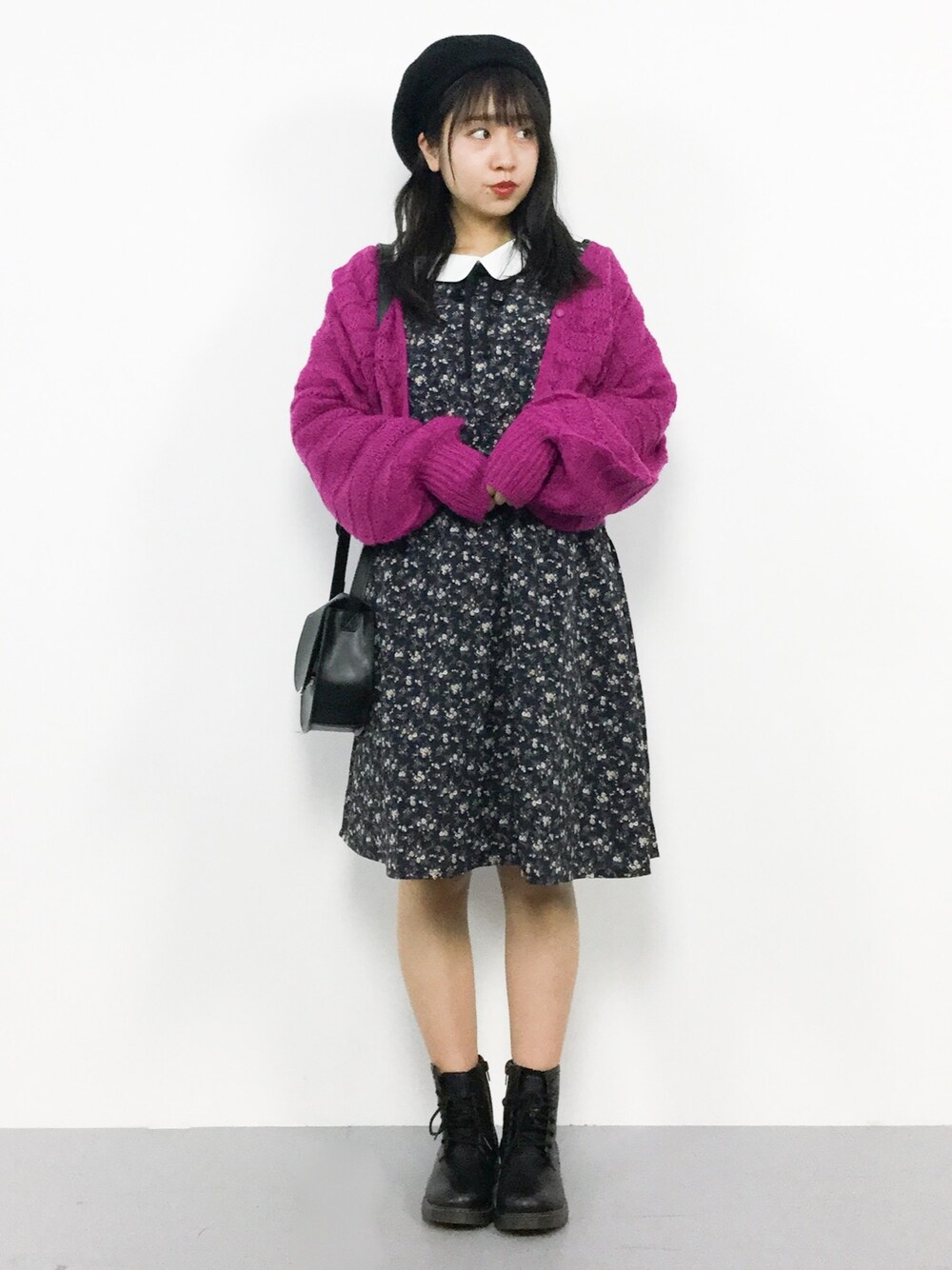 「カーディガン、ワンピース、ピンク、ベレー帽、ニットカーディガン、ショートブーツ、ガーリー、w closet、花柄ワンピース、襟付きワンピース」｜「MAJESTIC LEGONの3way襟付きワンピース（ワンピース、ブルー系）」を使った、エル 🍒さん（レディース・157cm）の冬コーディネートの1枚目の写真