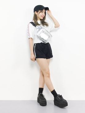 「アイテム（ボディバッグ/ウエストポーチ、シルバー系）」を使った、エル 🍒さん（レディース・157cm）の夏コーディネート