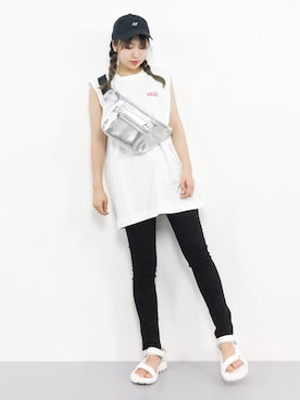 「アイテム（ボディバッグ/ウエストポーチ、シルバー系）」を使った、エル 🍒さん（レディース・157cm）の夏コーディネート