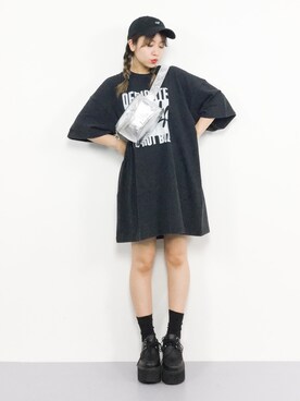 「アイテム（ボディバッグ/ウエストポーチ、シルバー系）」を使った、エル 🍒さん（レディース・157cm）の夏コーディネート