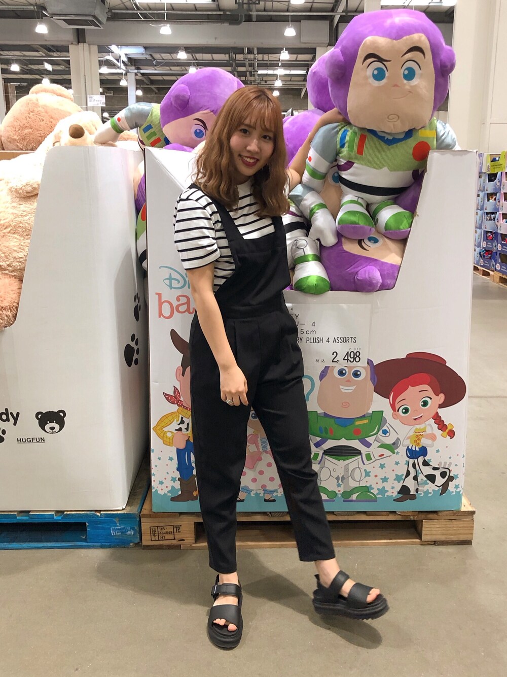 「夏のボーダーフェス、ボーダー、サロペット、オールインワン、黒、Dr.Martens、厚底サンダル、Tシャツ、メンズライク、ZOZO」｜「ZOZOの細ボーダーTシャツ[MEN]（Tシャツ/カットソー、ホワイト系）」を使った、エル 🍒さん（レディース・157cm）の夏コーディネートの1枚目の写真
