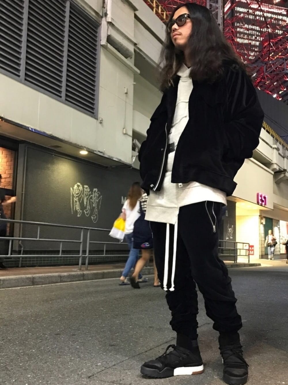 「ROYAL FLASH、royalflash梅田、REPRESENT、HELIOT EMIL、Alexander Wang」｜「REPRESENTのアイテム（ブルゾン、ブラック系）」を使った、AOKIFLASH‼︎!さん（メンズ・166cm）の秋コーディネートの1枚目の写真
