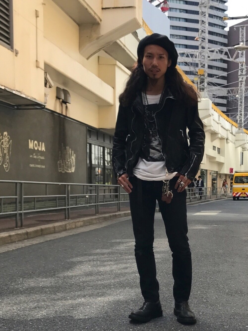 「ROYALFLASH、royalflash梅田、ROYAL FLASH、ISAMU KATAYAMA BACKLASH、TAKAHIROMIYASHITA The SoloIst. 、Ann Demeulemeester、L.G.B.、gunda、ライダース、ライダースジャケット」｜「L.G.B.のアイテム（Tシャツ/カットソー、ホワイト系）」を使った、AOKIFLASH‼︎!さん（メンズ・166cm）の秋コーディネートの1枚目の写真