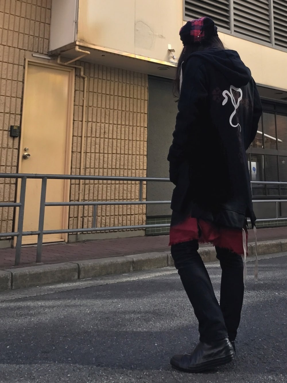 「KMRii、ケムリ、L.G.B.、ROYALFLASH、royalflash梅田、ROYAL FLASH、大阪、梅田」｜「KMRiiのアイテム（パーカー、ブラック系）」を使った、AOKIFLASH‼︎!さん（メンズ・166cm）の冬コーディネートの1枚目の写真