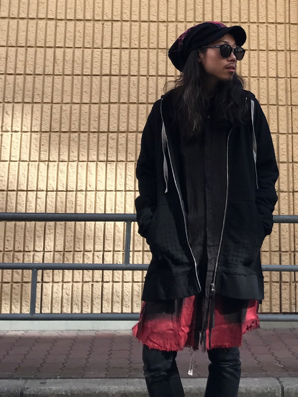 「KMRii、ケムリ、L.G.B.、ルグランブルー、ROYALFLASH、royalflash梅田、ROYAL FLASH」｜「KMRiiのアイテム（パーカー、ブラック系）」を使った、AOKIFLASH‼︎!さん（メンズ・166cm）の冬コーディネートの1枚目の写真