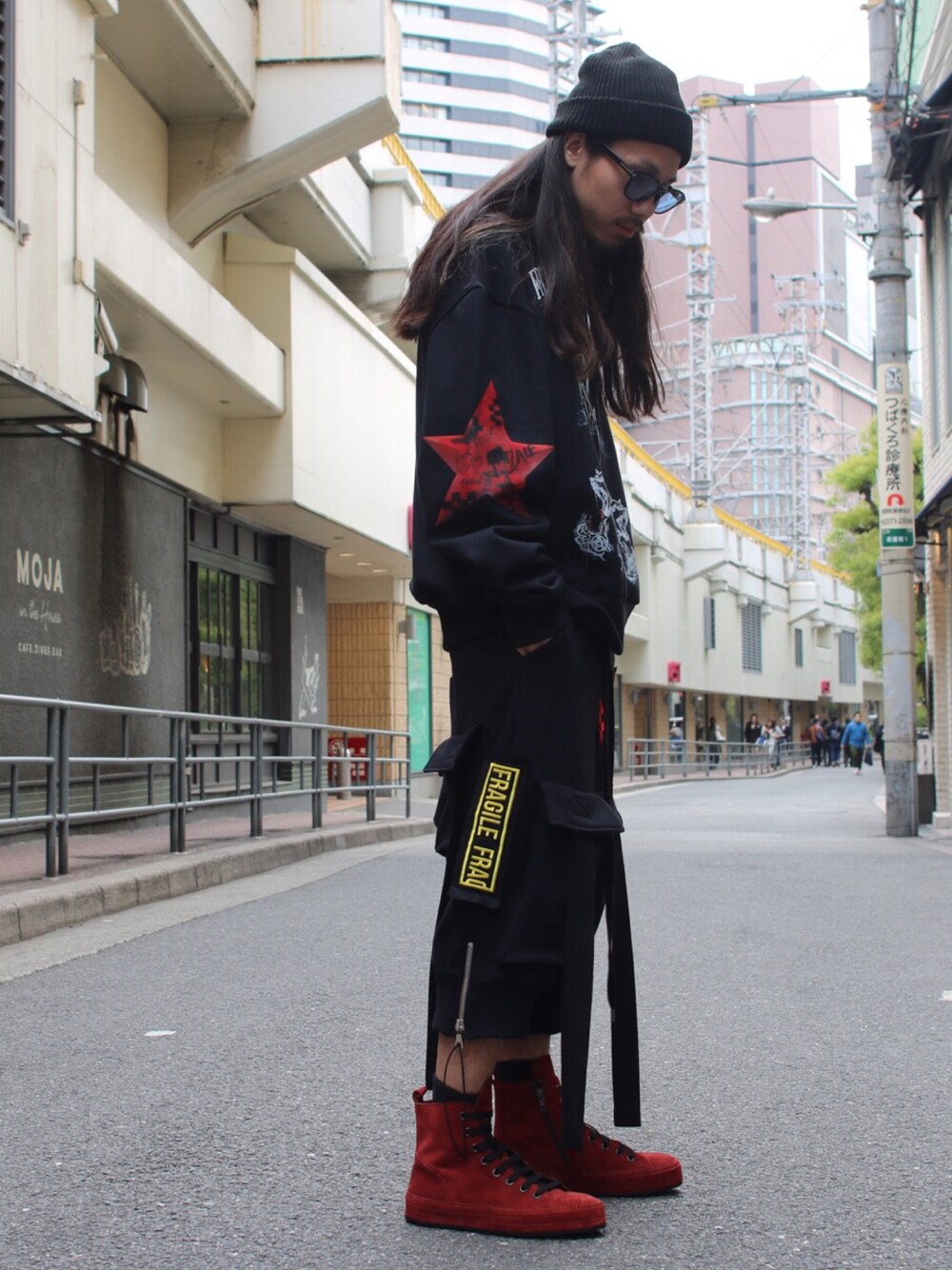 「CAVIALE、Ann Demeulemeester、ストリート、ROYALFLASH、royalflash梅田、ROYAL FLASH、セットアップ、カジュアルコーデ、ゆったりコーデ」｜「CAVIALEのアイテム（パーカー、ブラック系）」を使った、AOKIFLASH‼︎!さん（メンズ・166cm）の春コーディネートの1枚目の写真
