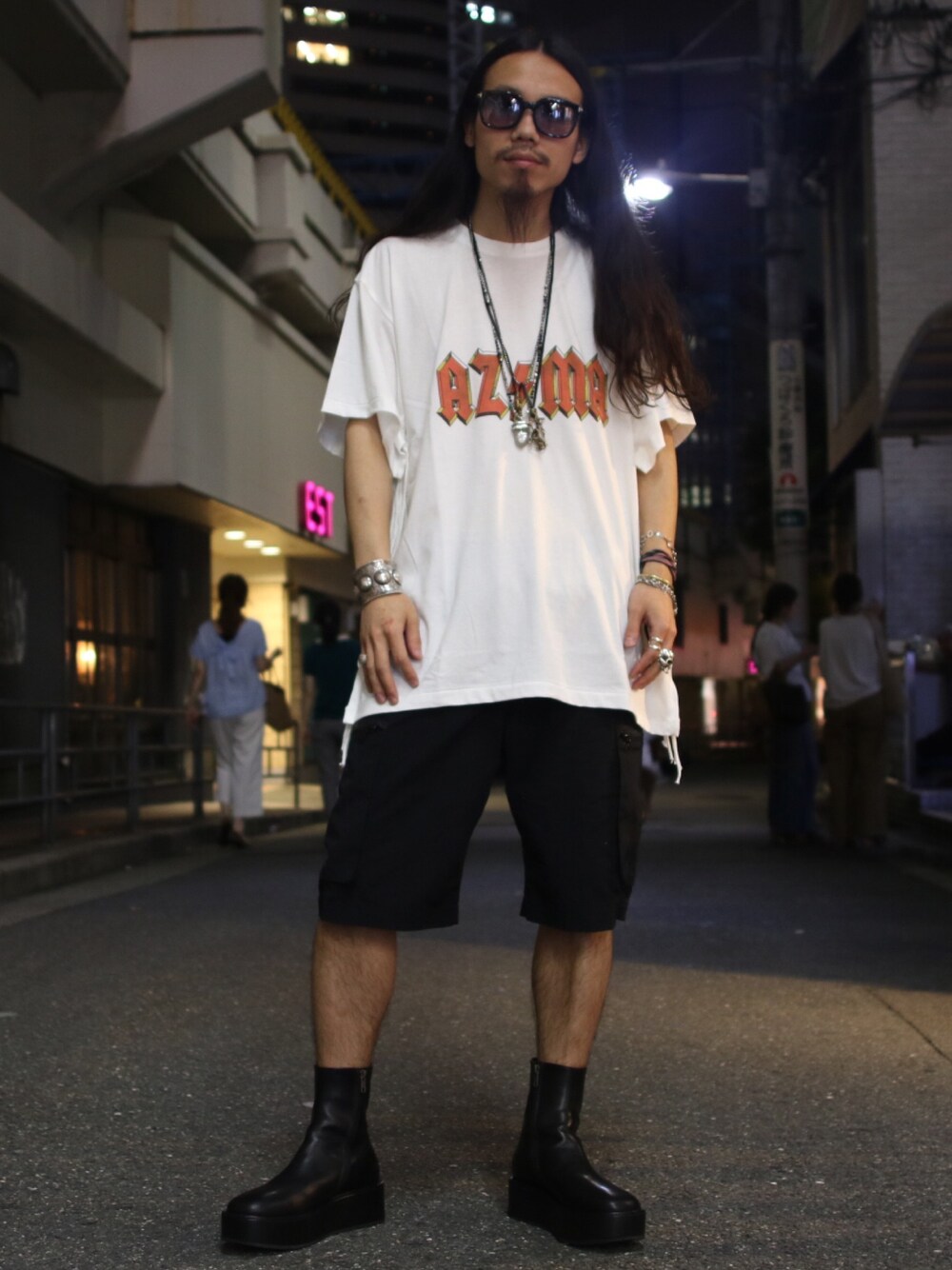 「Azuma.、ISAMU KATAYAMA BACKLASH、Ann Demeulemeester、夏、ROYAL FLASH、休日スタイル、ハーフパンツ、ブーツ、フリンジTシャツ」｜「Azuma.のアイテム（Tシャツ/カットソー、ホワイト系）」を使った、AOKIFLASH‼︎!さん（メンズ・166cm）の夏コーディネートの1枚目の写真