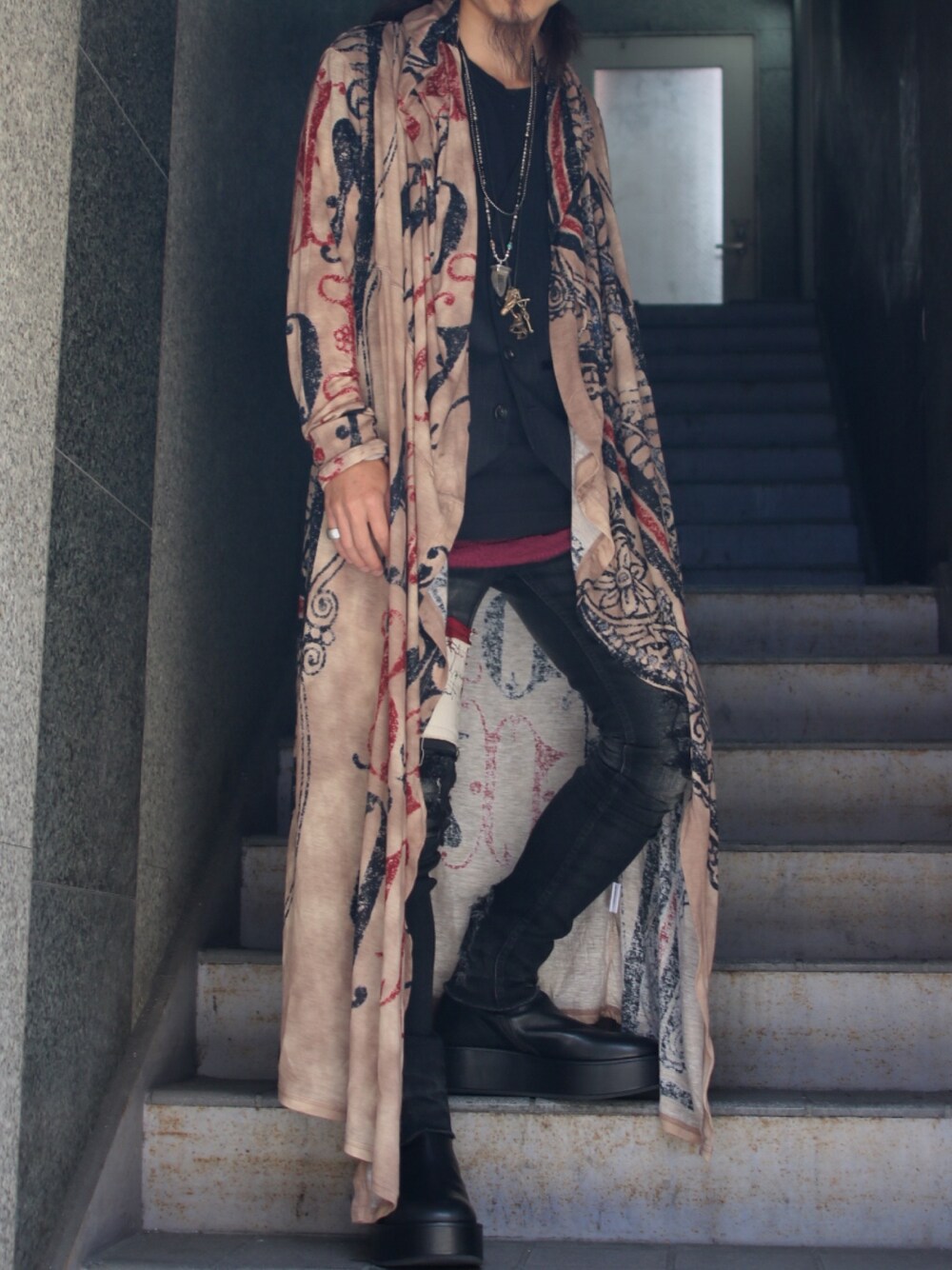 「SHARE SPIRIT、FAGASSENT、Ann Demeulemeester、ROYAL FLASH、IF SIX WAS NINE、今日のコーデ、柄、柄カーディガン、ペイズリー、ジレ」｜「SHARE SPIRITのアイテム（カーディガン/ボレロ、ベージュ系）」を使った、AOKIFLASH‼︎!さん（メンズ・166cm）の夏コーディネートの1枚目の写真