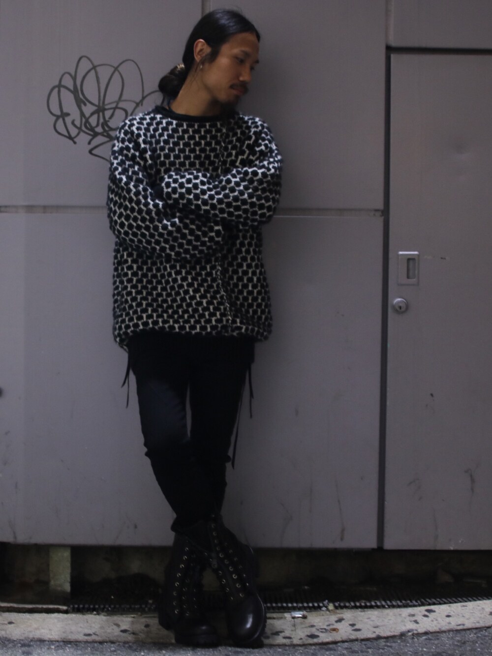 「KMRii、ISAMU KATAYAMA BACKLASH、backlash、SEIGEKI、ブラック、秋服準備はじめました、ニット、ROYAL FLASH、秋のコーデ、ラフ」｜「KMRiiのKMRii/ケムリ/MohairBubblePullover（ニット/セーター、ブラック系）」を使った、AOKIFLASH‼︎!さん（メンズ・166cm）の秋コーディネートの1枚目の写真