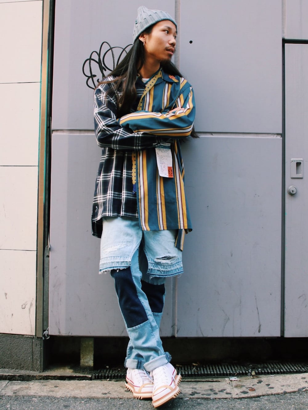 「2019ss、MIHARAYASUHIRO、ロングシャツ、レイヤード、デニム、converse、nahezu gleich、ROYAL FLASH、スニーカー、ootd」｜「MIHARAYASUHIROのアイテム（シャツ/ブラウス、ブルー系）」を使った、AOKIFLASH‼︎!さん（メンズ・166cm）の冬コーディネートの1枚目の写真