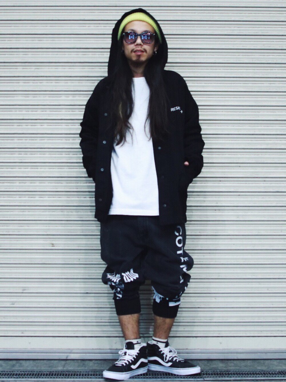 「スタッフセンバツ、ストリート、VANS、レオパード、パーカー、ニット帽、黄緑、CoteMer、RtA、nahezu gleich」｜「RtAのアイテム（パーカー、ブラック系）」を使った、AOKIFLASH‼︎!さん（メンズ・166cm）の冬コーディネートの1枚目の写真
