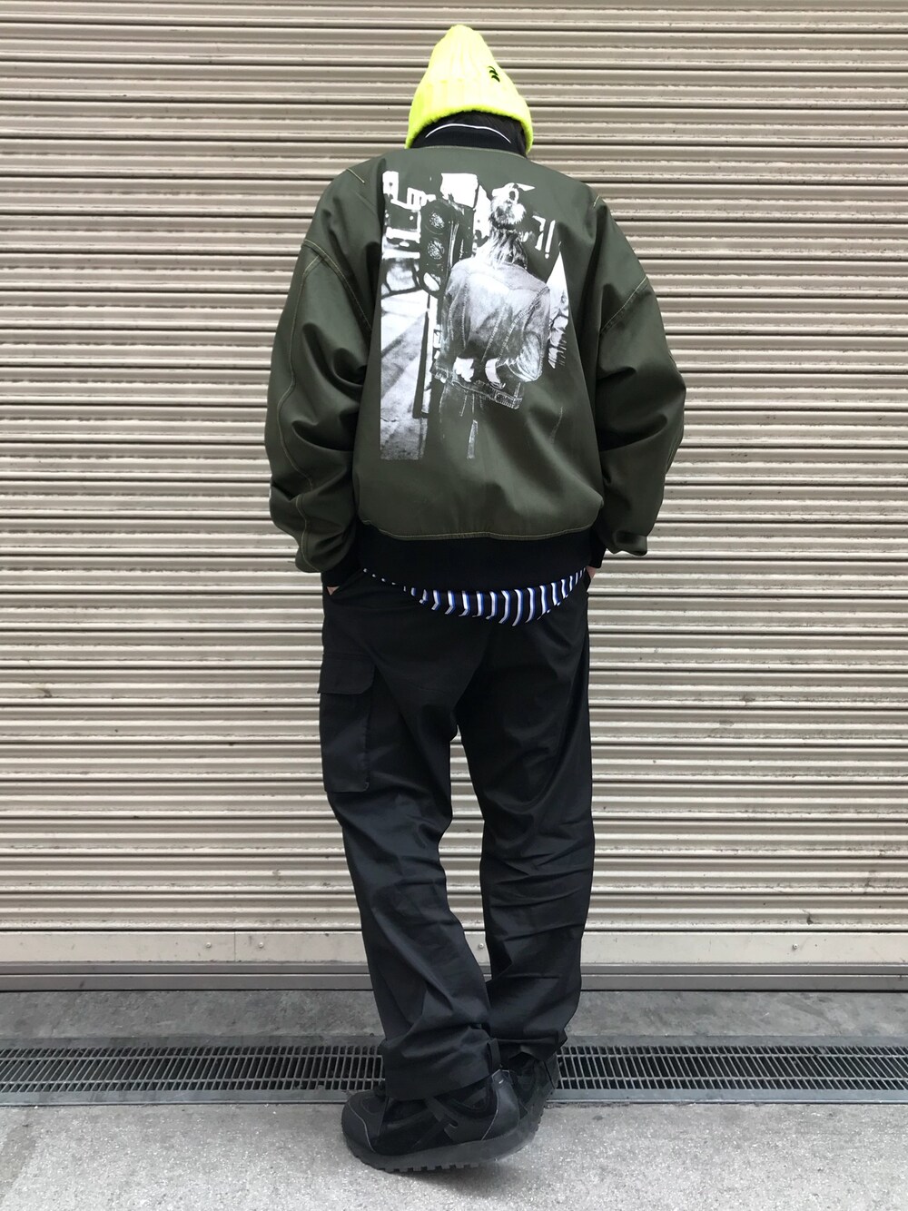 「春コーデ、カジュアルコーデ、今日のコーデ、MA-1、ペイント、ダッドスニーカー、ニット帽、nahezu gleich、GUERNIKA、Maison Margiela」｜「guernikaのアイテム（MA-1、グリーン系）」を使った、AOKIFLASH‼︎!さん（メンズ・166cm）の春コーディネートの1枚目の写真