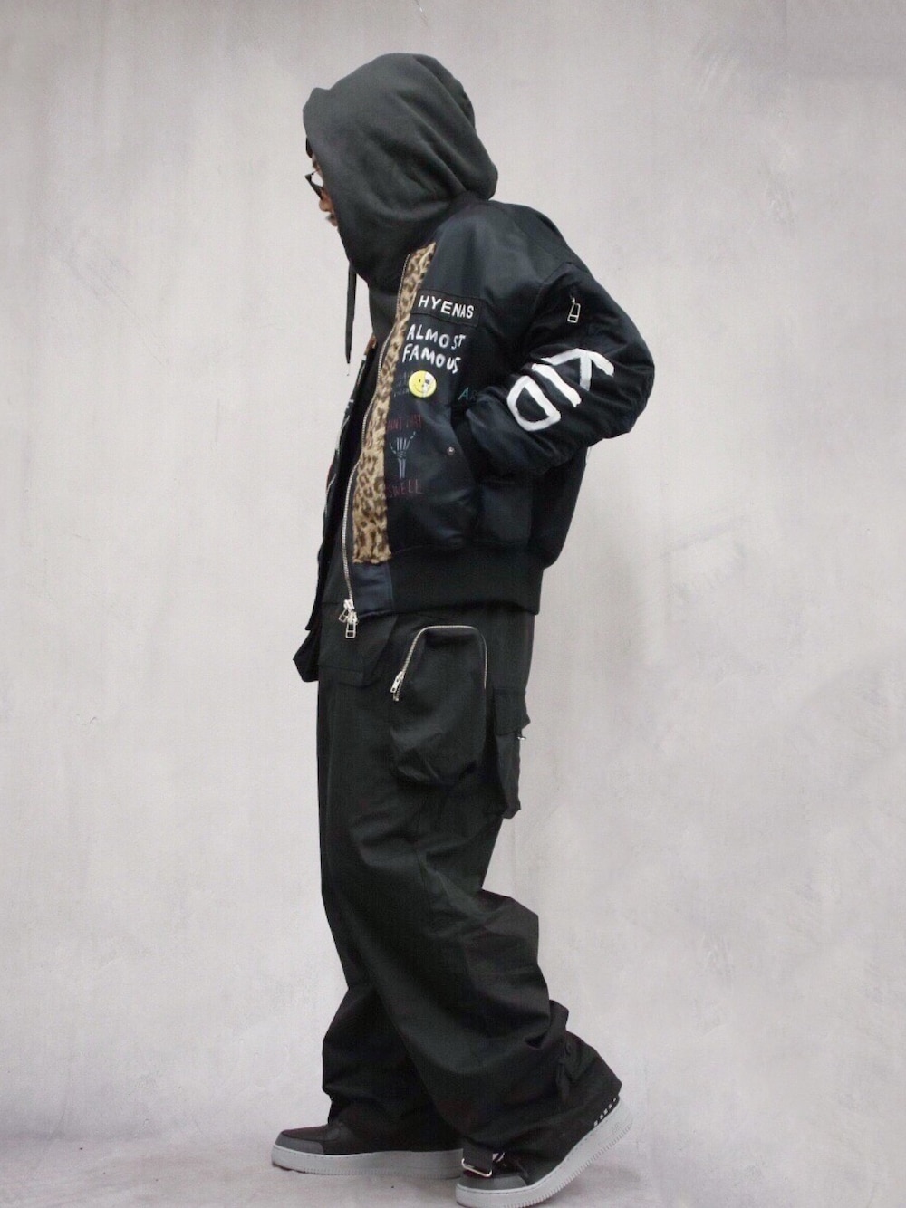 「年末WEAR感謝祭、冬コーデ、MA-1、オーバーオール、スニーカー、Azuma.、GUERNIKA、NIKE、nahezu gleich、ROYAL FLASH」｜「guernikaのアイテム（ジャケット/アウター、ブラック系）」を使った、AOKIFLASH‼︎!さん（メンズ・166cm）の冬コーディネートの1枚目の写真