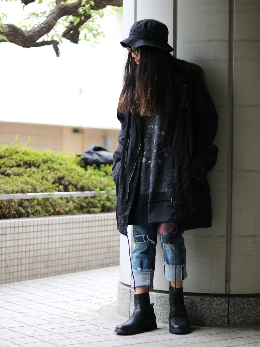 「今日のコーデ、大人カジュアル、ブラック、クロップドパンツ、ブーツ、OVERDESIGN、JOHN LAWRENCE SULLIVAN、14th Addiction、バケツハット、ROYAL FLASH」｜「14th Addictionの14th Addiction/フォーティーンスアディクション/MOUTON x MODS/ムートン×モッズコート（モッズコート、ブラック系）」を使った、AOKIFLASH‼︎!さん（メンズ・166cm）の冬コーディネートの1枚目の写真