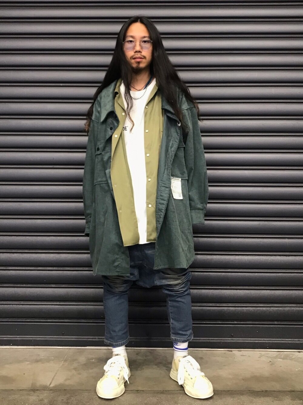 「大人カジュアル、ストリート、ストリートMIX、Maison MIHARA YASUHIRO、MIHARAYASUHIRO、レイヤードスタイル、サルエルデニム、シロソックス、スニーカーコーデ、ROYAL FLASH」｜「MIHARAYASUHIROのアイテム（ジャケット/アウター、グリーン系）」を使った、AOKIFLASH‼︎!さん（メンズ・166cm）の夏コーディネートの1枚目の写真