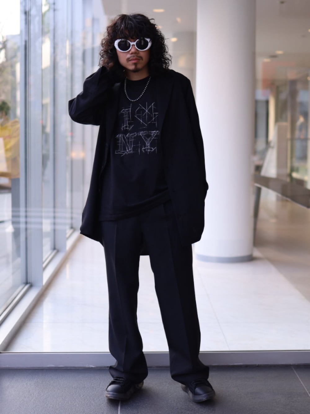 「シンプルコーデ、ラフ、オールブラック、スラックス、シャツジャケット、ROBES&CONFECTIONS、grounds、TAKAHIROMIYASHITA The SoloIst.、LAD MUSICIAN、ROYAL FLASH」｜「ROBES&CONFECTIONSのROBES&CONFECTIONS/ローブスアンドコンフェクションズ/WASHABLE RAYON TWILL JKT/ウォッシャブルレーヨンツイルジャケット（シャツ/ブラウス、ブラック系）」を使った、AOKIFLASH‼︎!さん（メンズ・166cm）の春コーディネートの1枚目の写真
