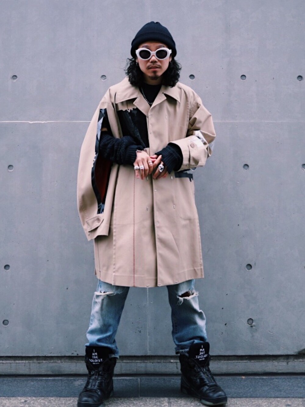 「休日コーデ、ビックシルエット、春コーデ、春、ステンカラーコート、Vintage mix、TAKAHIROMIYASHITA The SoloIst.、johnson motors、ROYAL FLASH」｜「TAKAHIROMIYASHITATheSoloIst.のアイテム（ジャケット/アウター、ベージュ系）」を使った、AOKIFLASH‼︎!さん（メンズ・166cm）の春コーディネートの1枚目の写真