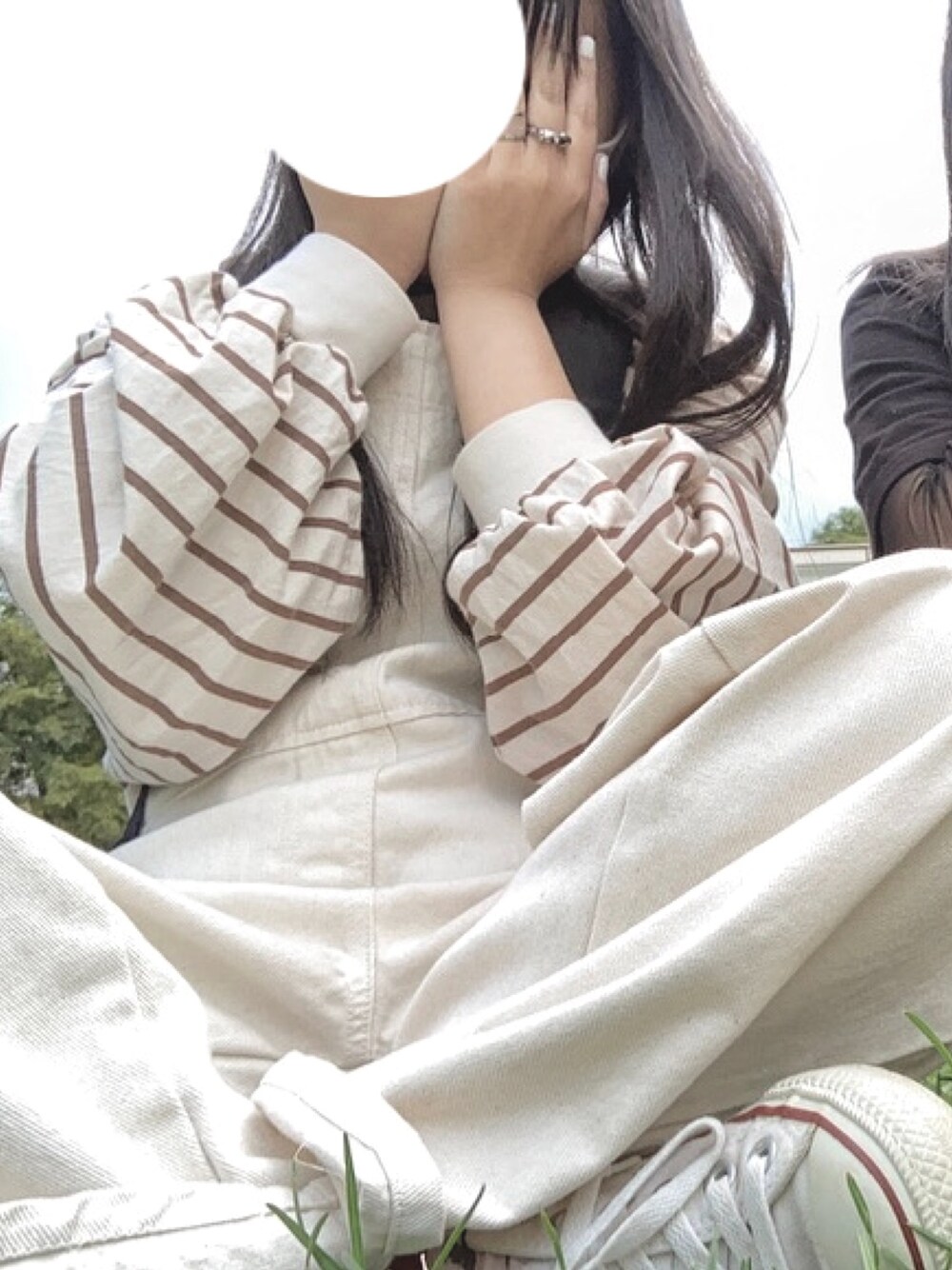 「オーバーオール、秋服、淡色コーデ」｜「RETRO GIRLのボーダービッグロンTee（Tシャツ/カットソー、ブラウン系）」を使った、kiraaaaa.さん（レディース・151cm）の秋コーディネートの1枚目の写真