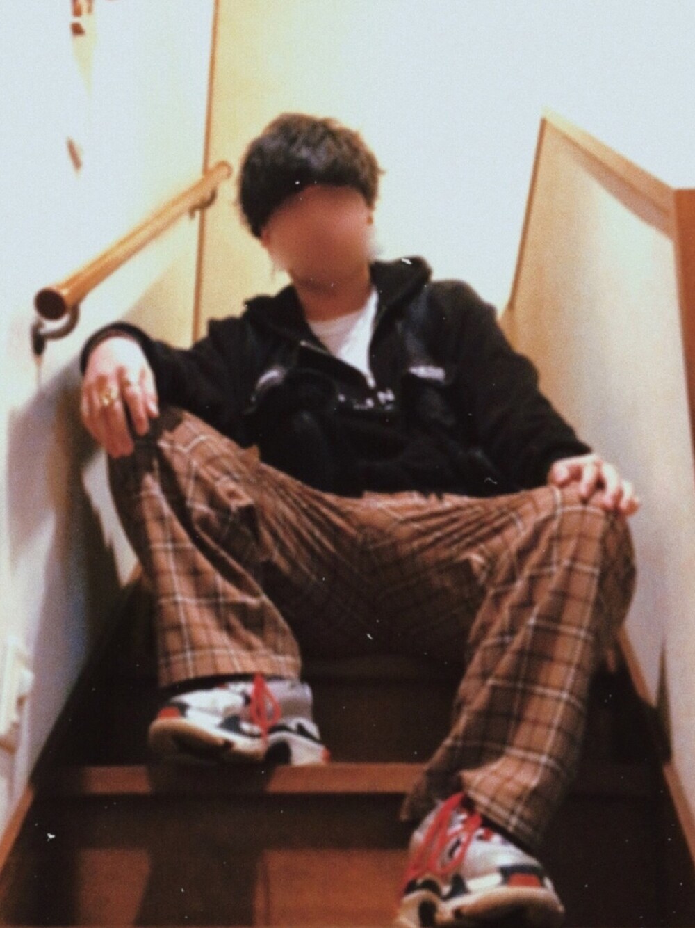 「おしゃれさんと繋がりたい、レトロ、フィッシングベスト、メッシュベスト、チェックパンツ、パーカーコーデ、BALENCIAGA、GUCCI」｜「LEGENDAのアイテム（パーカー、ブラック系）」を使った、Motokiさん（メンズ・175cm）の冬コーディネートの1枚目の写真