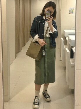 「通勤穿搭」｜「アイテム（デニムジャケット）」を使った、KEROYOさん（レディース・167cm）の冬コーディネート