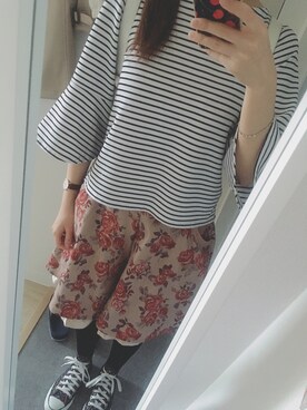 「GU（ジーユー）のアイテム（Tシャツ/カットソー、ホワイト系）」を使った、ルイズさん（レディース・154cm）の春コーディネート