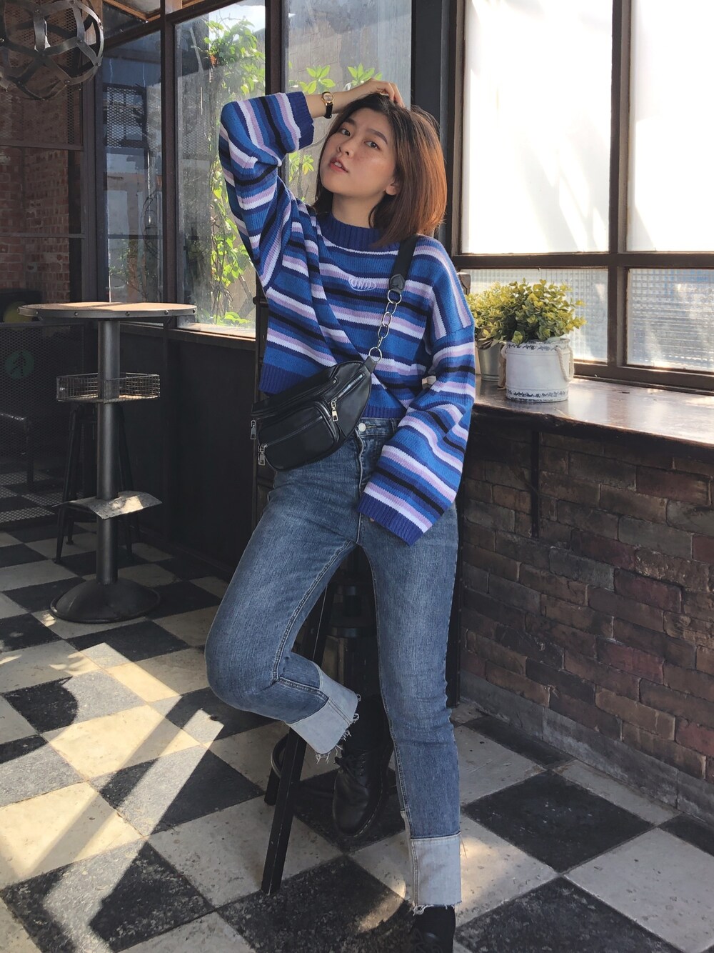 「ootd、休閒、復古、街頭穿搭、基礎款、牛仔褲、秋冬コーデ、UNIF、日常、韓系」｜「Dr. Martensのアイテム（ブーツ、ブラック系）」を使った、🌙さん（レディース・160cm）の秋コーディネートの1枚目の写真