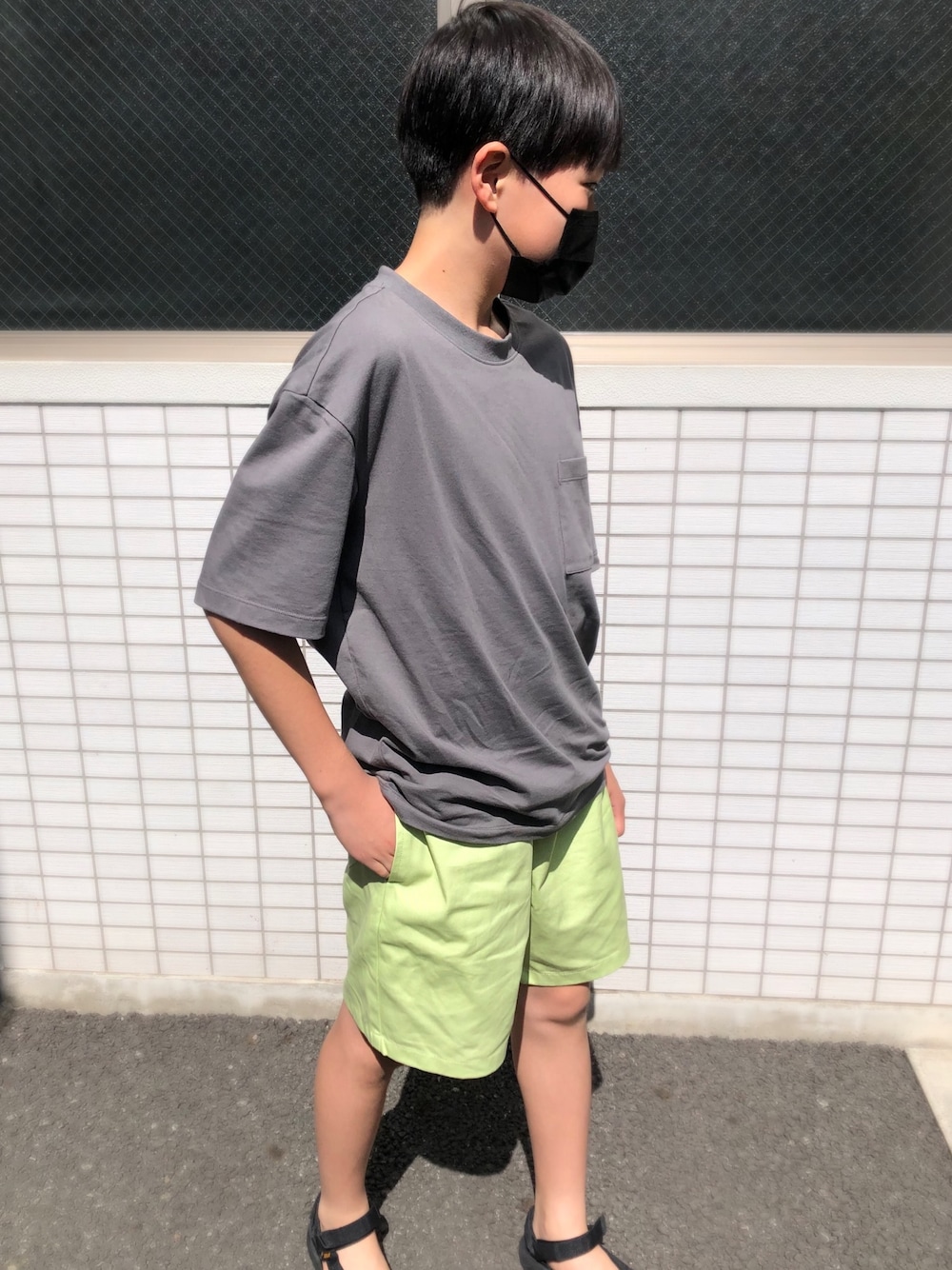 「休日スタイル、カジュアルコーデ、Tシャツ、ショートパンツ、GU、マッシュ」｜「GUのアイテム（Tシャツ/カットソー、グレー系）」を使った、こったんさん（キッズ・152cm）の夏コーディネートの1枚目の写真