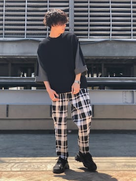 「N°21（ヌメロ ヴェントゥーノ）のアイテム」を使った、クリワキタカヒロさん（メンズ・172cm）の春コーディネート