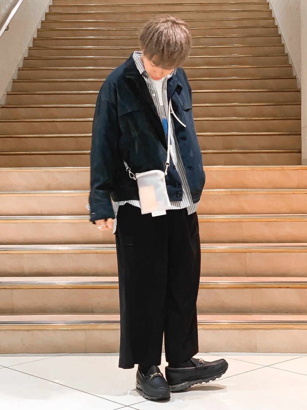 「パステル映える春、レイヤードスタイル、ストライプシャツ、ワイドパンツ、ローファー、Tomo&Co、きれいめカジュアル、CLANE、サコッシュ、春コーデ」｜「CLANEのアイテム（ジャケット/アウター、ブルー系）」を使った、クリワキタカヒロさん（メンズ・172cm）の春コーディネートの1枚目の写真