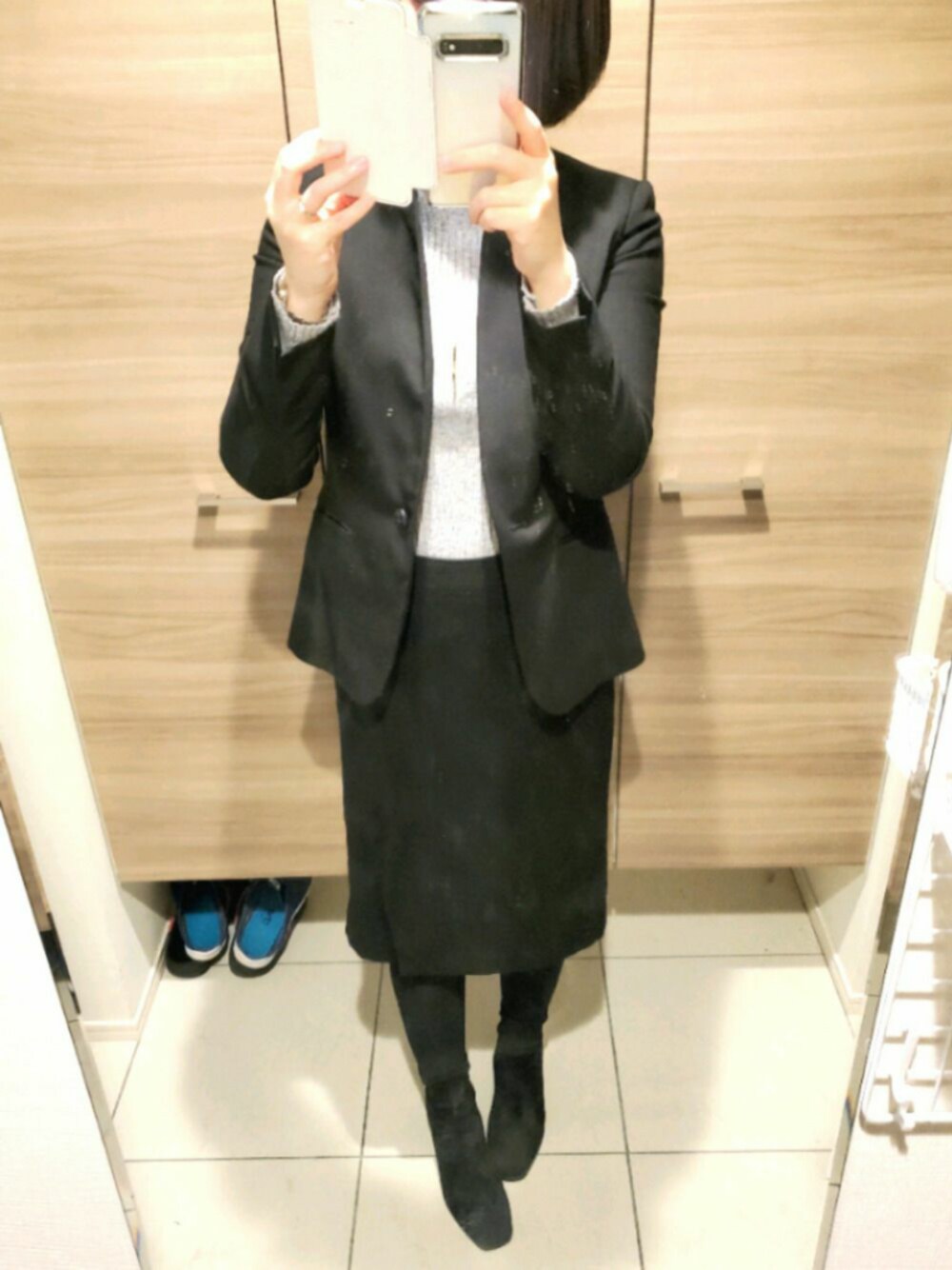 「オフィススタイル、オフィスカジュアル、冬コーデ、秋コーデ、仕事着」｜「THE SUIT COMPANYの＜ウォッシャブル＞【destyle】ダブルクロス Vネックノーカラージャケット（ノーカラージャケット、ブラック系）」を使った、UFOさん（レディース・156cm）の秋コーディネートの1枚目の写真
