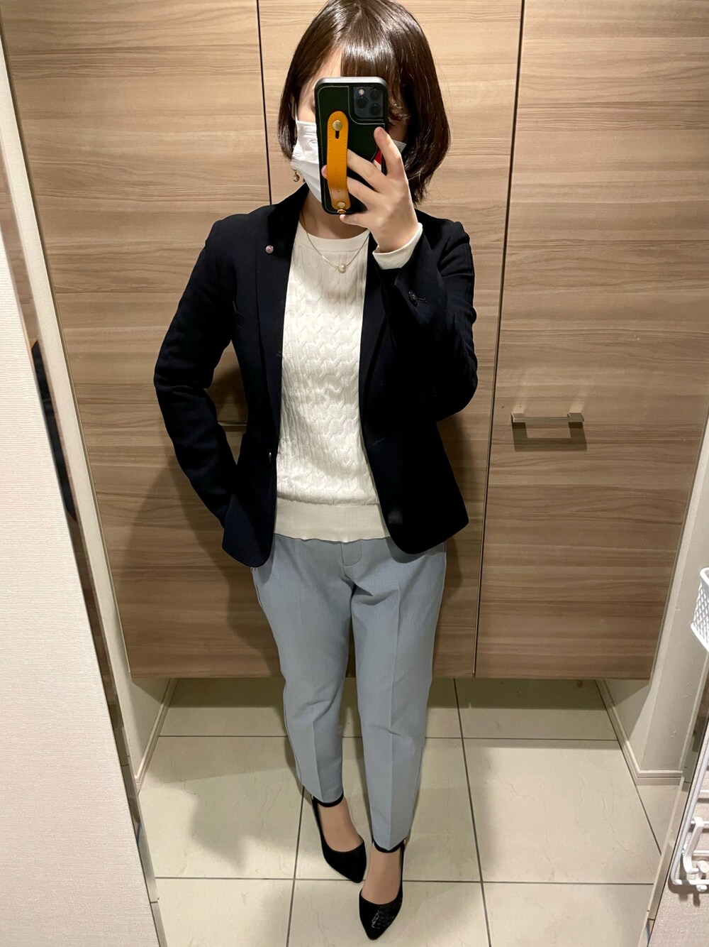 「パンツスタイル、オフィススタイル、オフィスカジュアル、ジャケット、UNIQLO、大人コーデ」｜「ORIHICAのアイテム（スーツジャケット、ブラック系）」を使った、UFOさん（レディース・156cm）の冬コーディネートの1枚目の写真