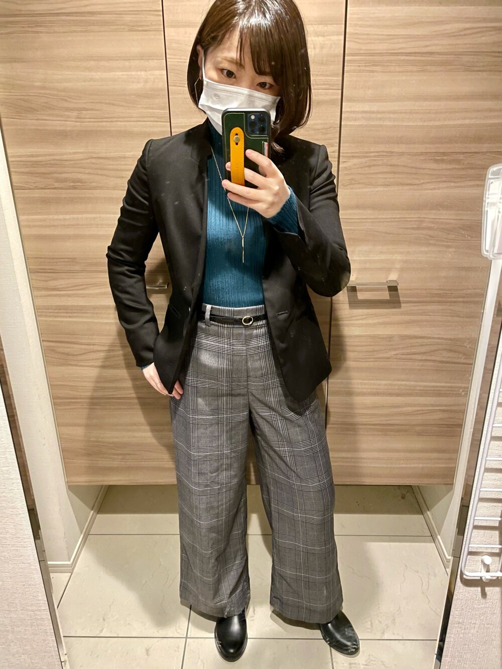 「オフィススタイル、オフィスカジュアル、ジャケット、ユニクロ、キレイめ」｜「AZUL by moussyのSNOWY HIGH NECK KNIT TOPS/スノーウィーハイネックニットトップス（ニット/セーター、グリーン系）」を使った、UFOさん（レディース・156cm）の春コーディネートの1枚目の写真