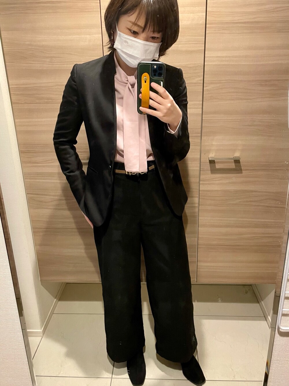 「オフィススタイル、オフィスカジュアル、ジャケット、UNIQLO、セットアップ」｜「THE SUIT COMPANYの【ウォッシャブル】マイクロギャバストレッチ スタンドカラージャケット（テーラードジャケット、ブラック系）」を使った、UFOさん（レディース・156cm）の春コーディネートの1枚目の写真