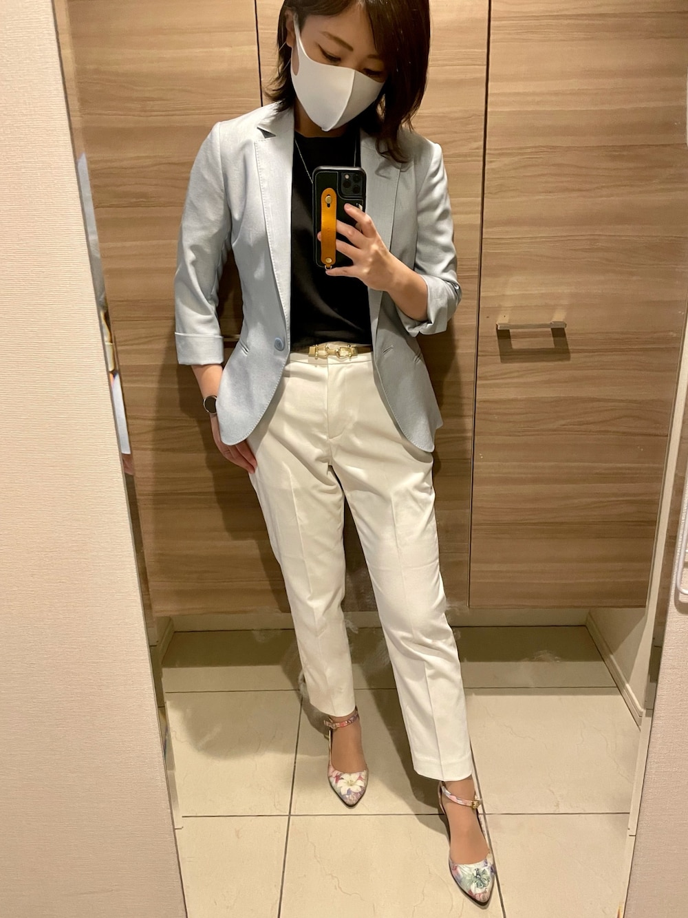 「オフィススタイル、オフィスカジュアル、通勤コーデ、ジャケット、白パンツ」｜「THE SUIT COMPANYのアイテム（ジャケット/アウター、ブルー系）」を使った、UFOさん（レディース・156cm）の夏コーディネートの1枚目の写真