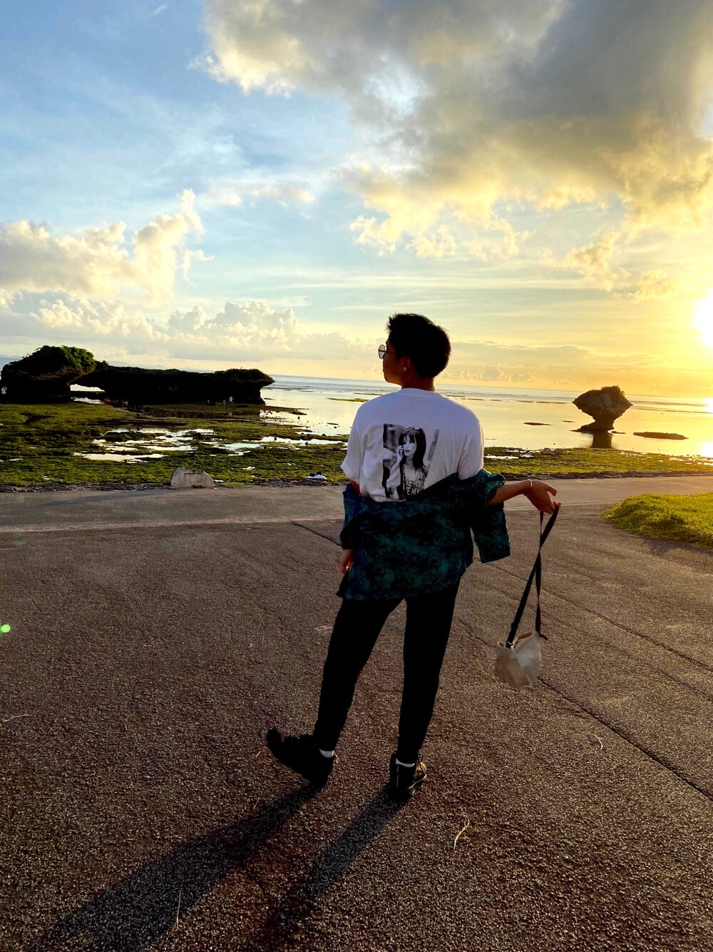 「サングラス、海、夕陽、太陽、空、緑、 Uniqlo、wwg」｜「PUMAのアイテム（その他シューズ、ブラック系）」を使った、hiroto0630さん（メンズ・168cm）の夏コーディネートの1枚目の写真