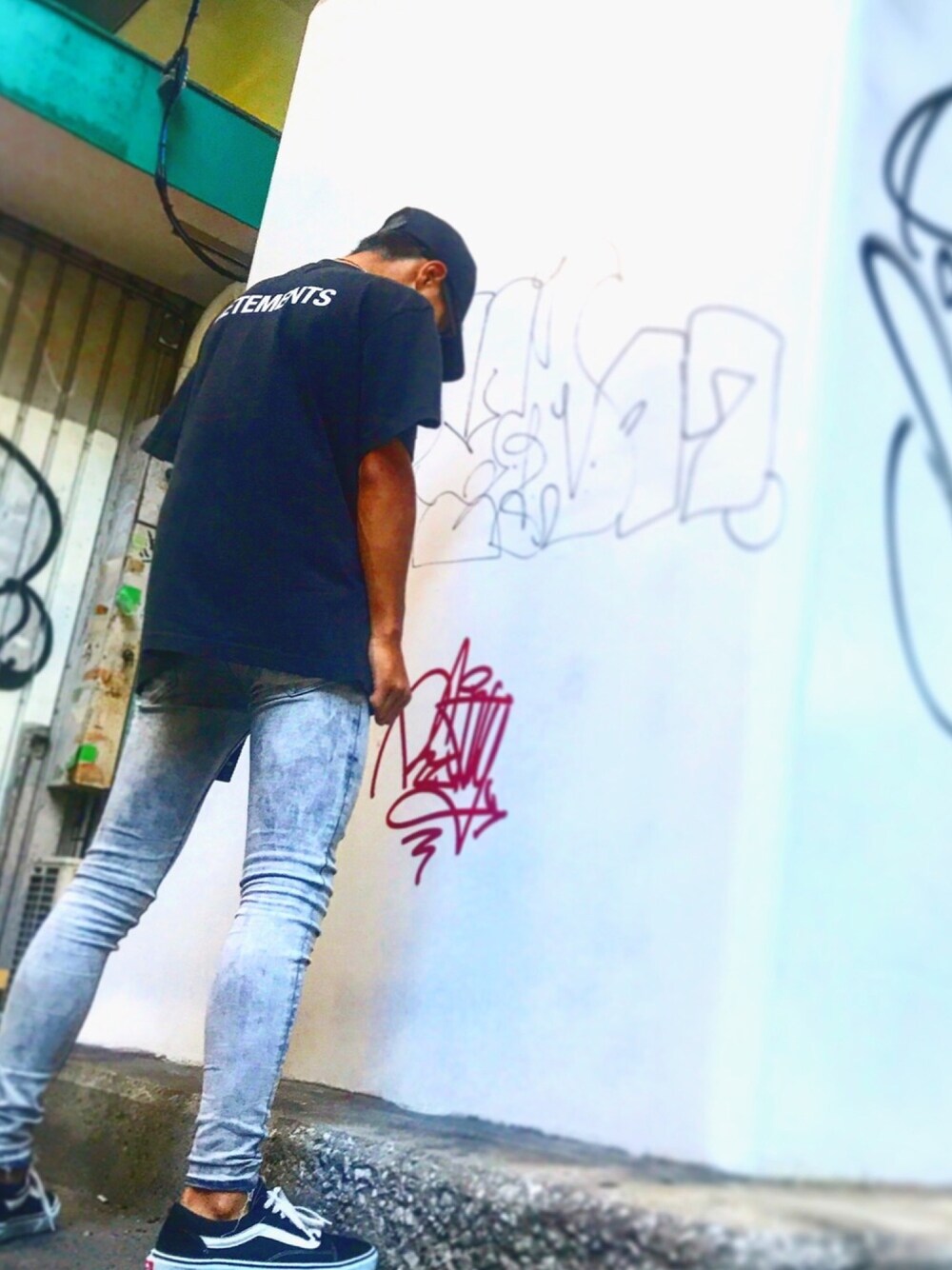 「vetements、oldskool、adidas、Y-3、高校生」｜「Y-3のアイテム（キャップ、ブラック系）」を使った、TATSUK¥↛iさん（メンズ・171cm）の秋コーディネートの1枚目の写真