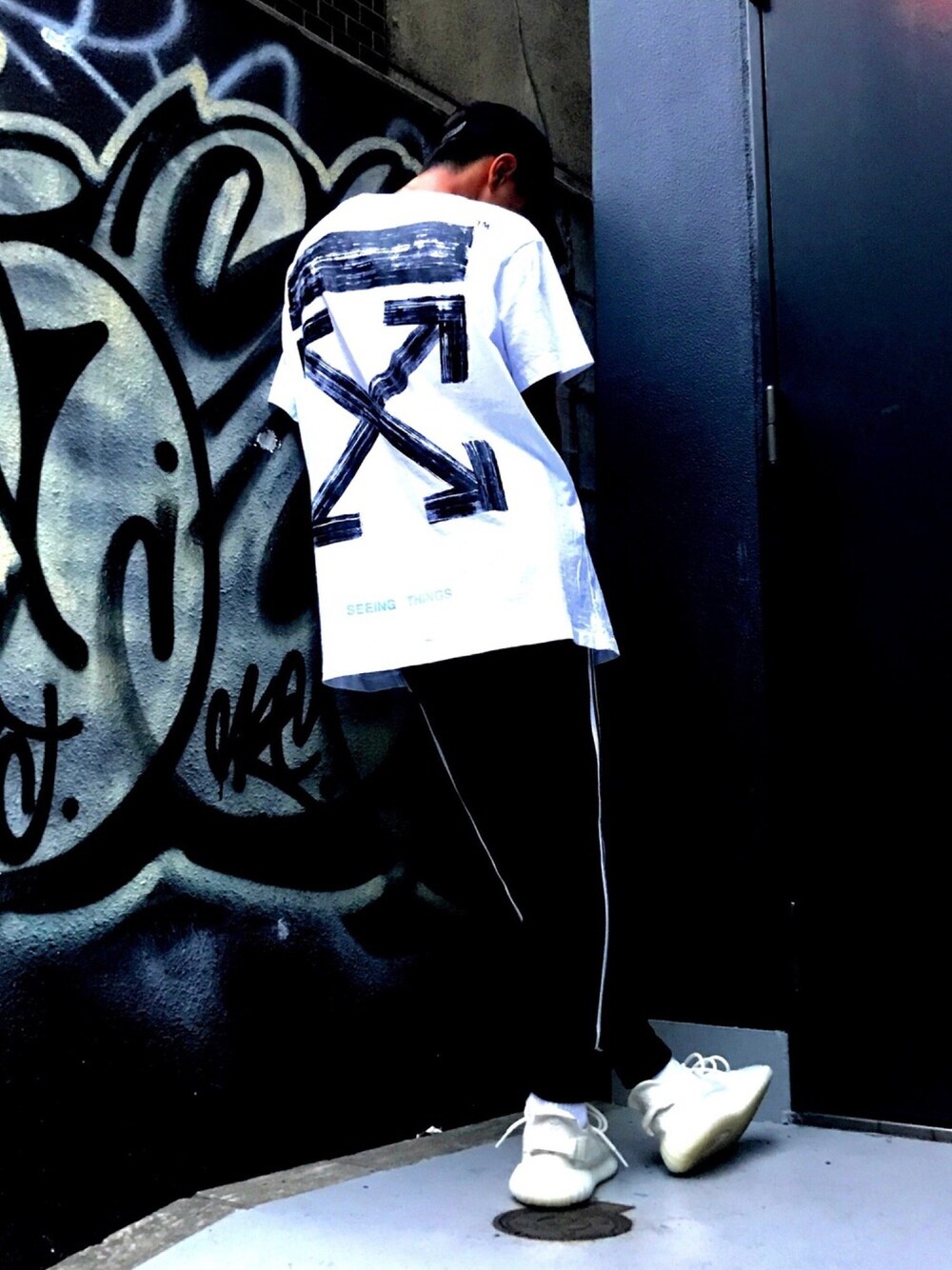 「ootd、yeezyboost350V2、OFF-WHITE、高校生」｜「Y-3のアイテム（キャップ、ブラック系）」を使った、TATSUK¥↛iさん（メンズ・172cm）の秋コーディネートの1枚目の写真