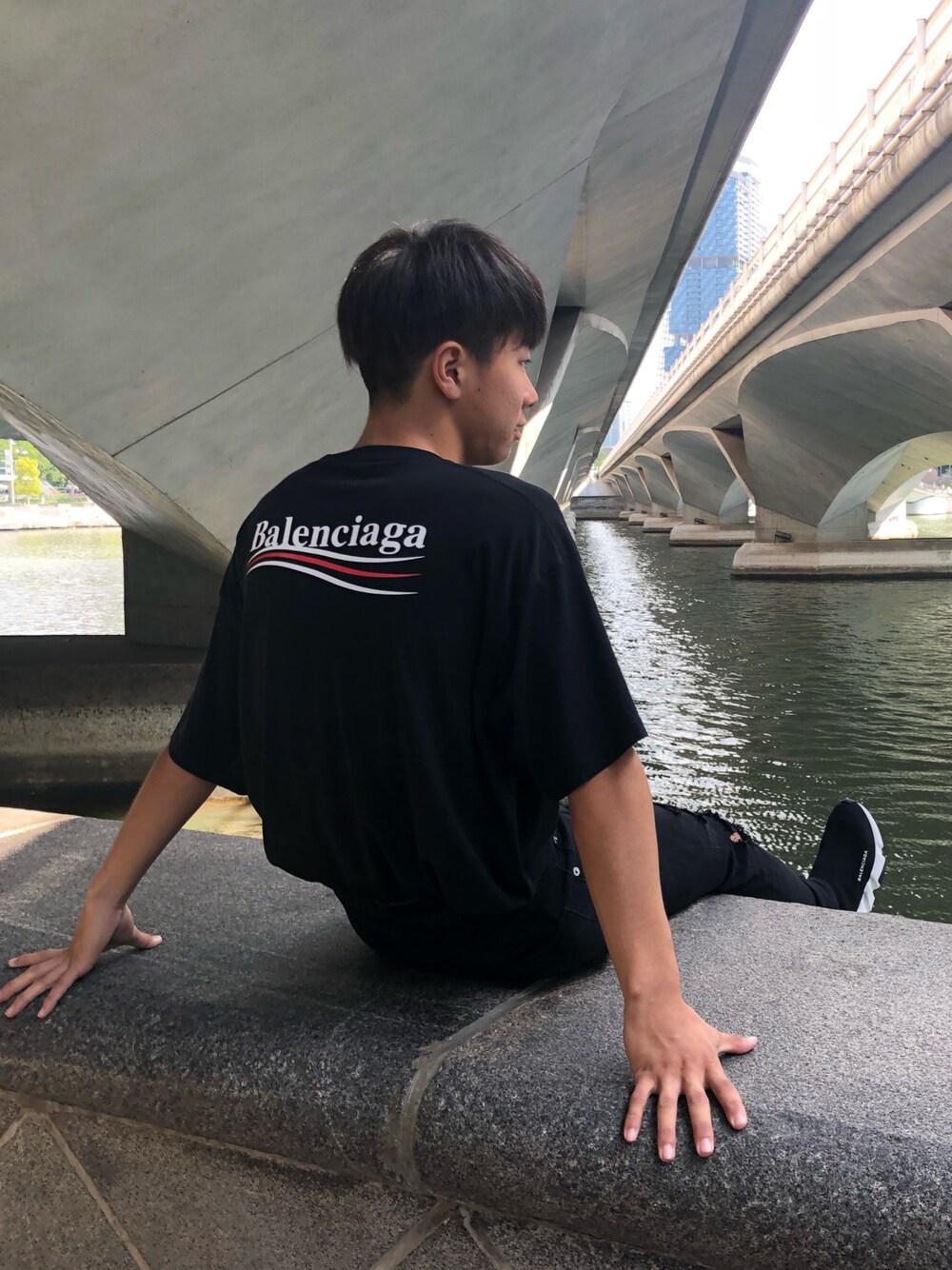 「BALENCIAGA、Balenciaga speed trainer、高校生」｜「BALENCIAGAのアイテム（Tシャツ/カットソー、ブラック系）」を使った、TATSUK¥↛iさん（メンズ・172cm）の秋コーディネートの1枚目の写真