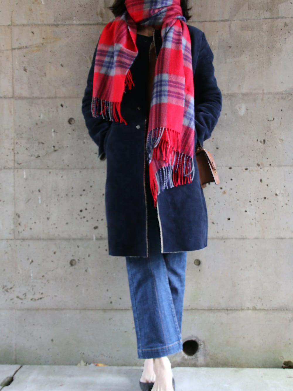 「コート、デニム、SLY、大人カジュアル、フェイクムートン、Vニット、Mila Owen、URBAN RESEARCH、秋コーデ、Fitting Log」｜「URBAN RESEARCHのノーカラーフェイクムートンコート URBAN　RESEARCH（ムートンコート、ブルー系）」を使った、kotetuさん（レディース・162cm）の秋コーディネートの1枚目の写真